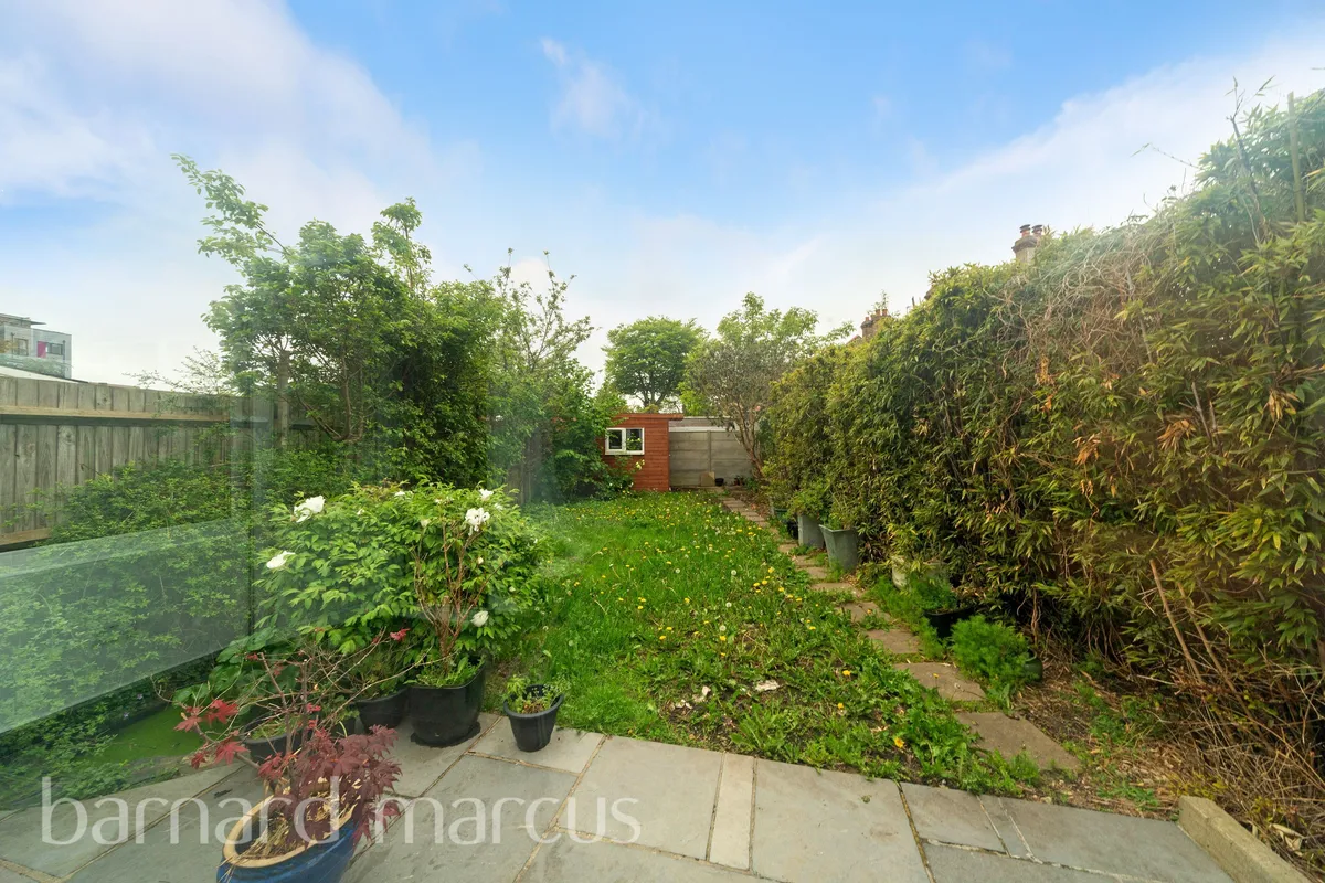 House Longfield Avenue in Greater London