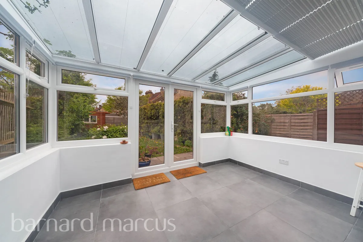 House Longfield Avenue in Greater London