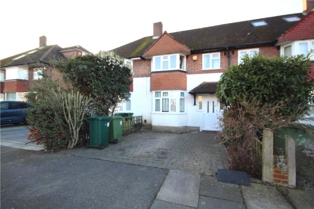 Room Heathcroft Avenue in Borough of Spelthorne