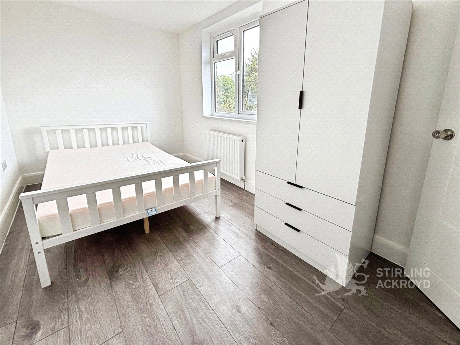 Room Heathcroft Avenue in Borough of Spelthorne
