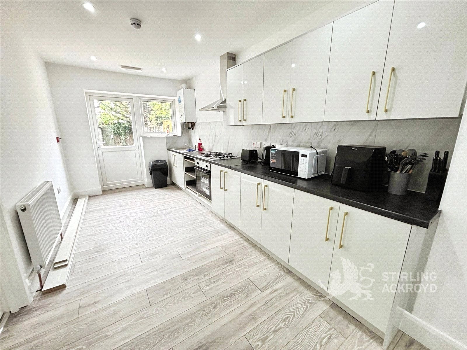 Room Heathcroft Avenue in Borough of Spelthorne