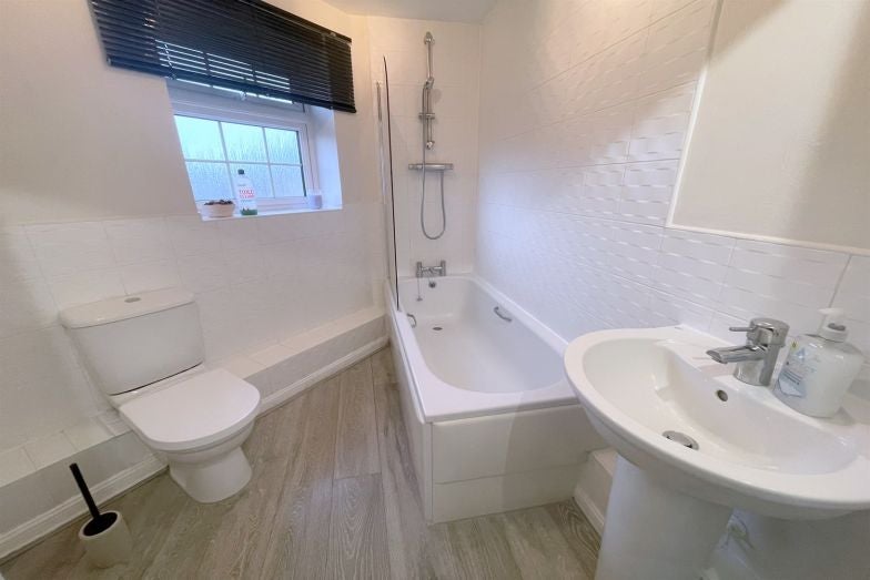 Flat Westview Close in Peacehaven
