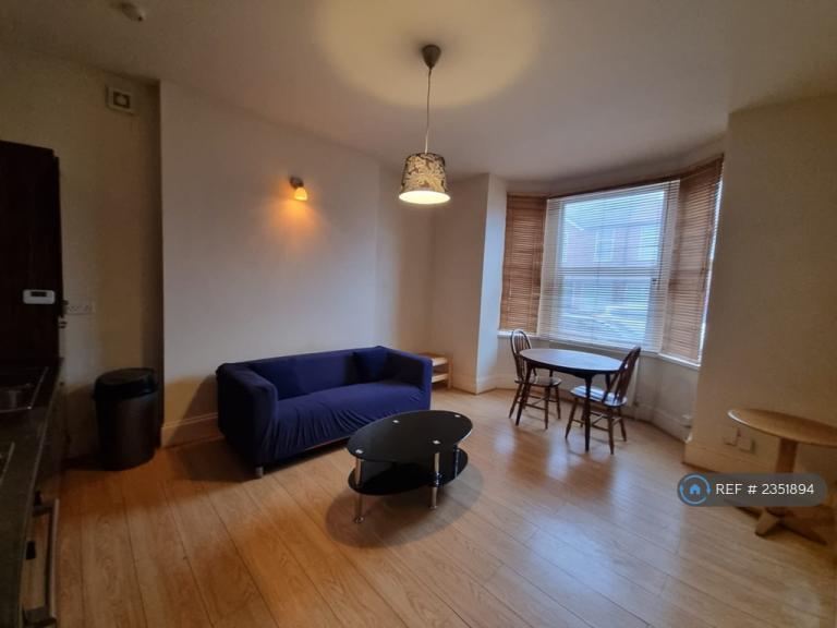 Flat Querneby Road in Nottingham