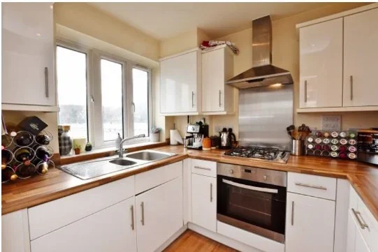 Flat Ley Farm Close in Watford