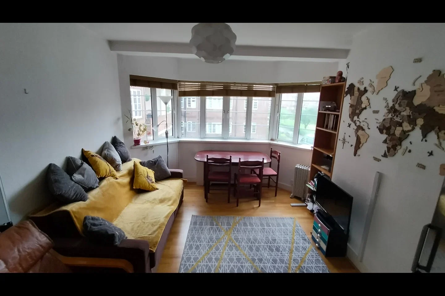 Flat Chiswick Village in Greater London