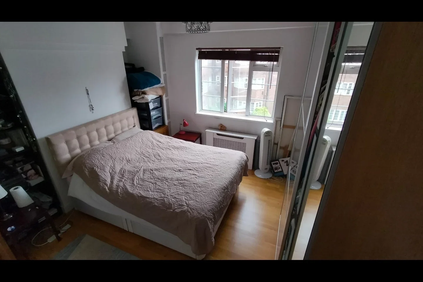 Flat Chiswick Village in Greater London