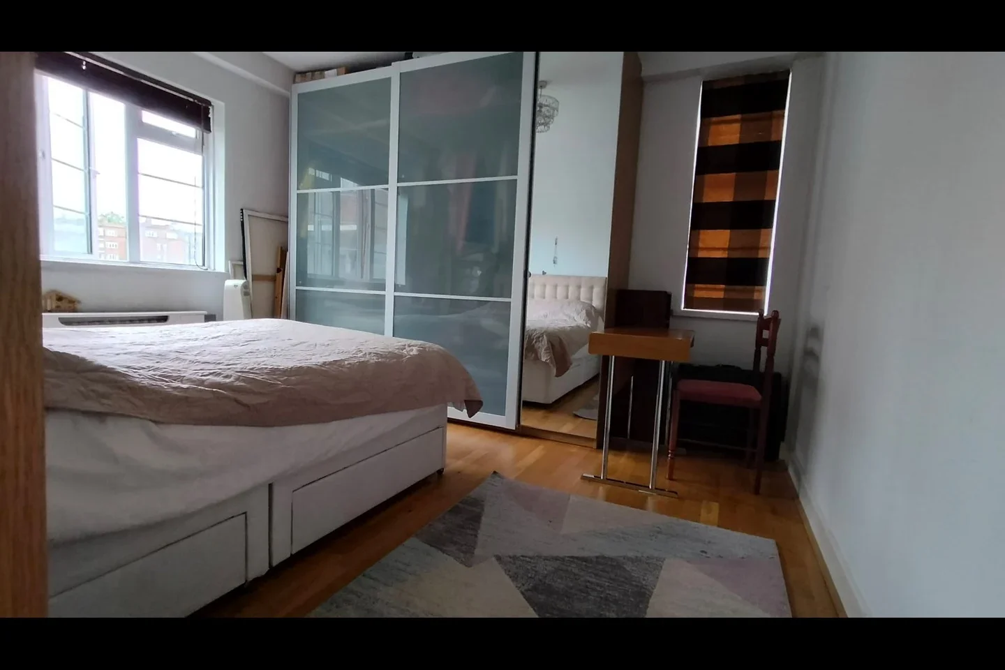 Flat Chiswick Village in Greater London