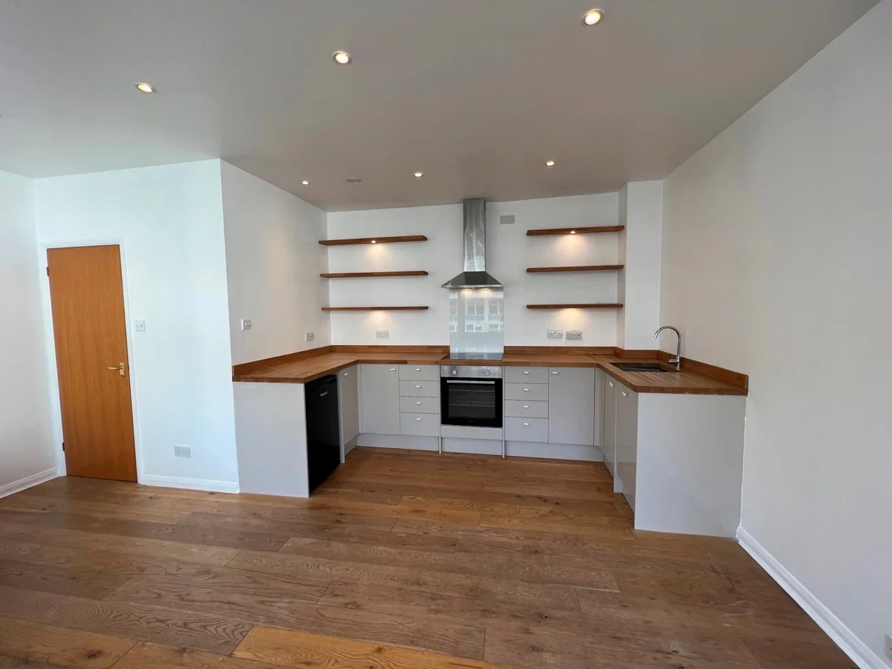 Flat Newington Causeway in Greater London