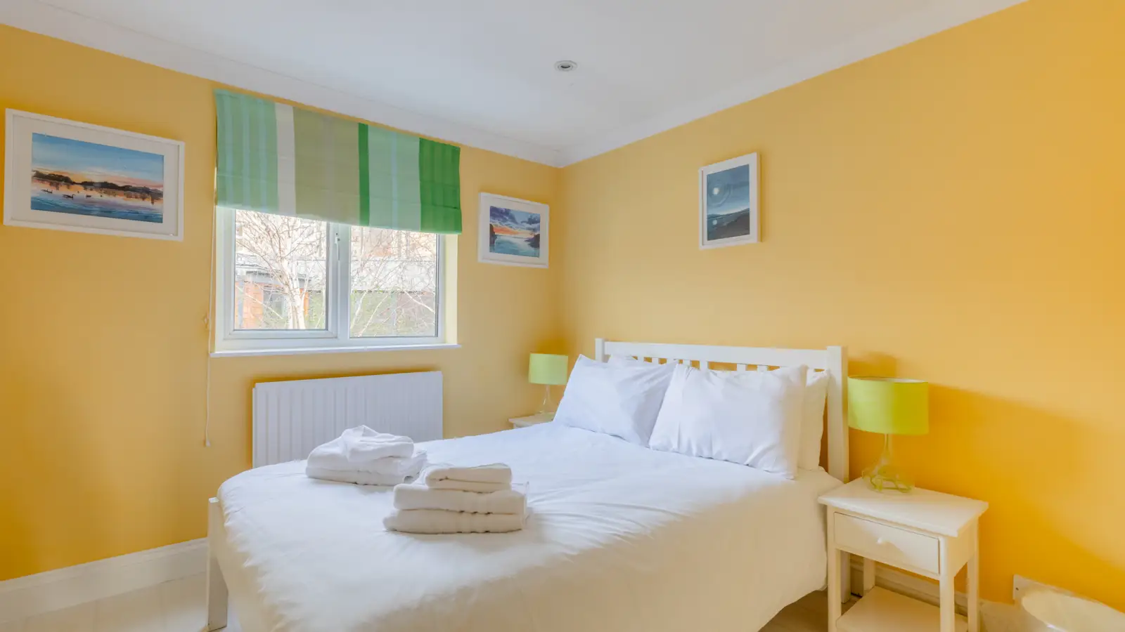 Flat Hannell Road in Greater London