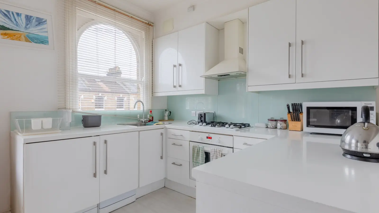 Flat Hannell Road in Greater London