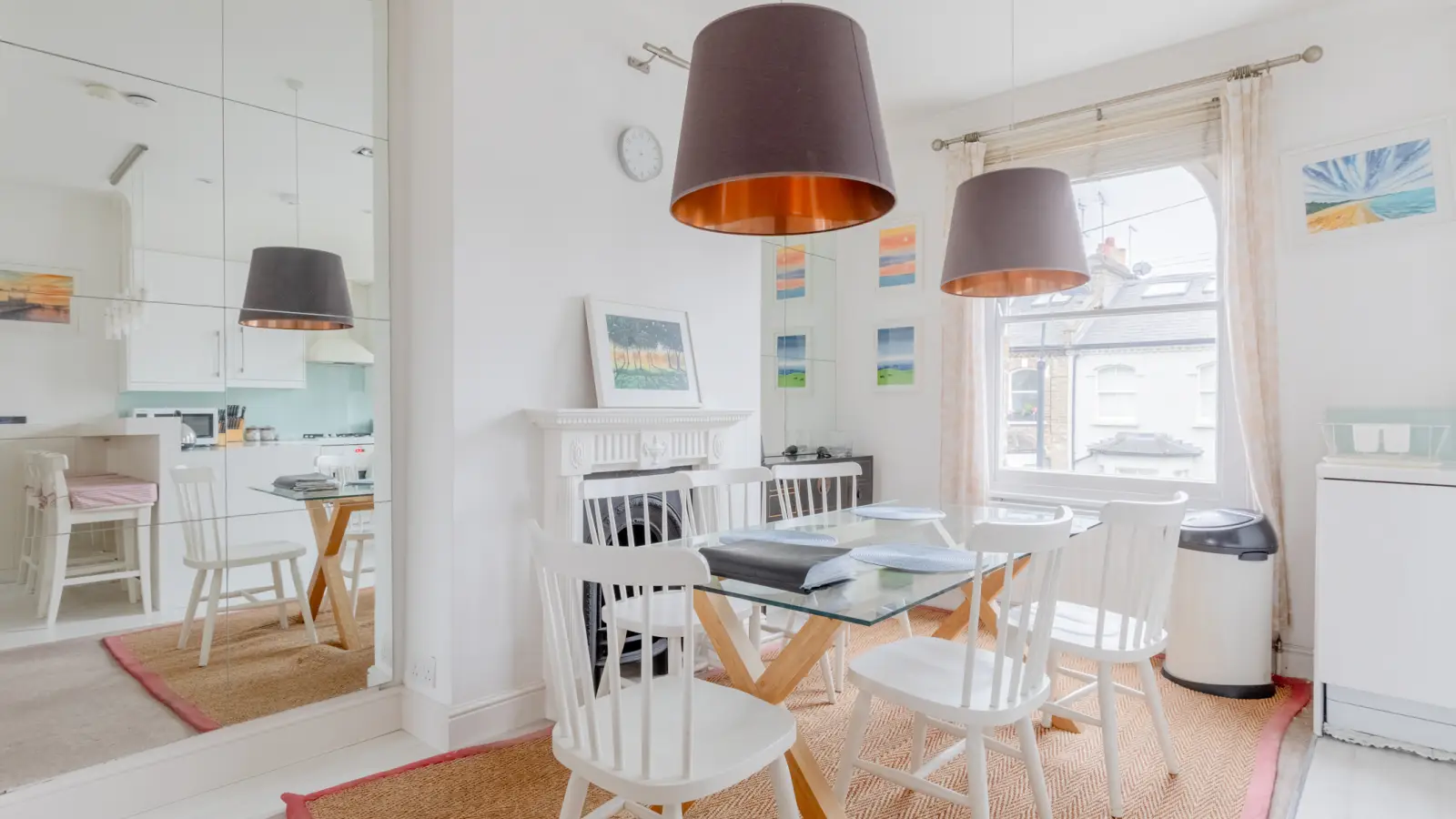 Flat Hannell Road in Greater London