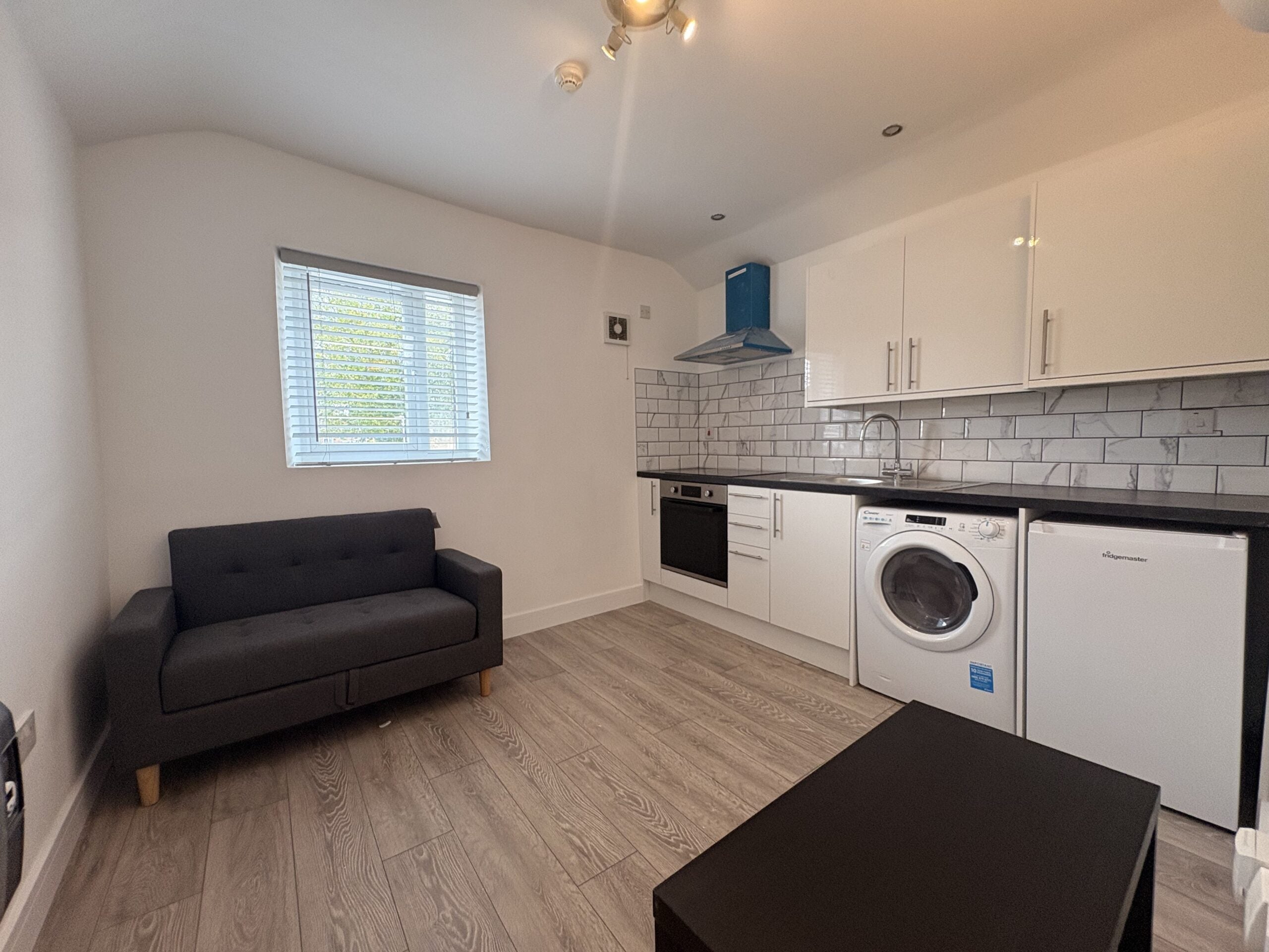 Flat Woodville Road in Cardiff