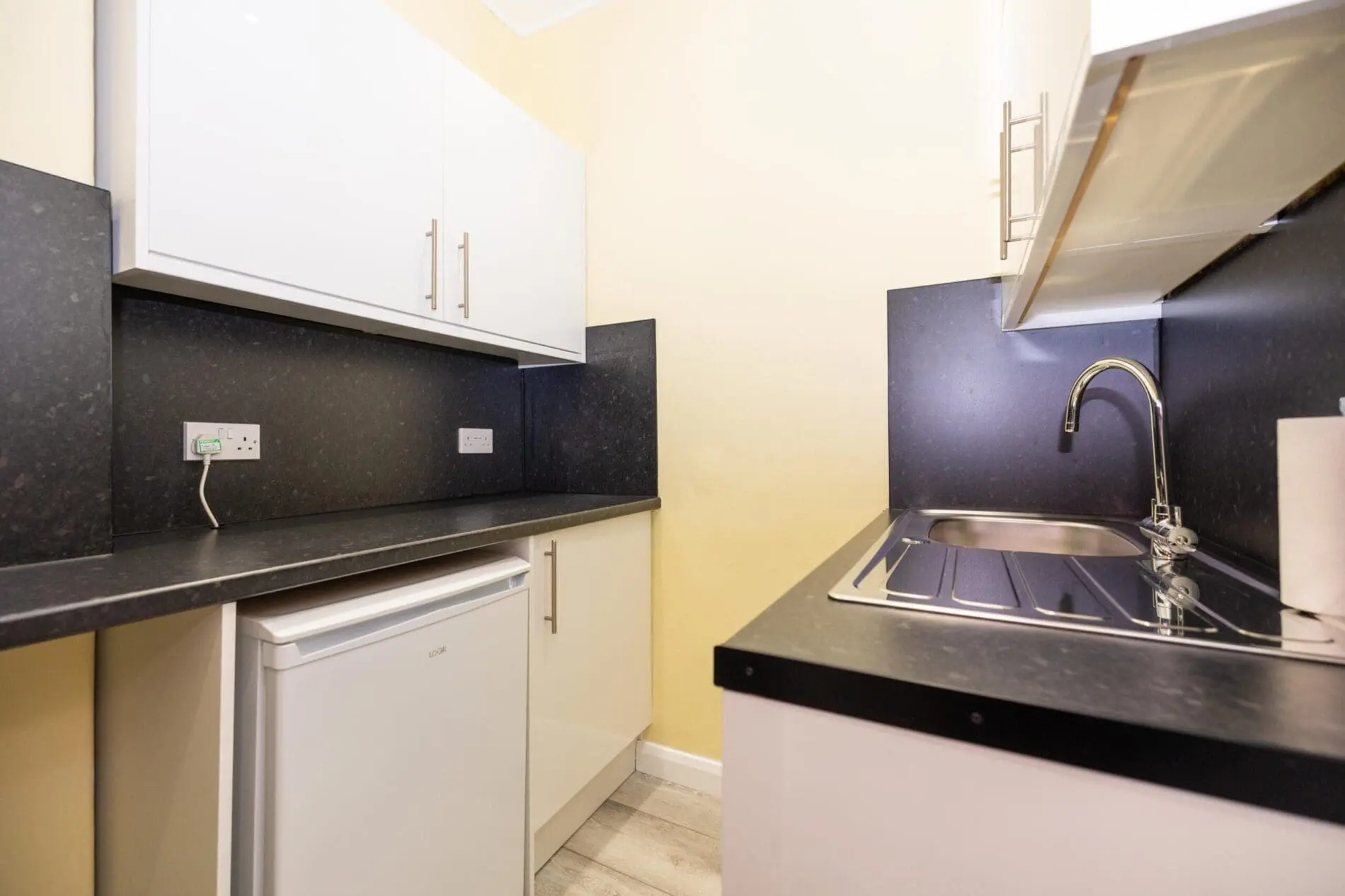 Flat Downfield Place in City of Edinburgh