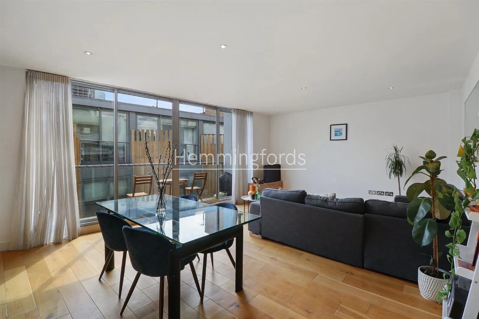 Flat Dereham Place in Greater London