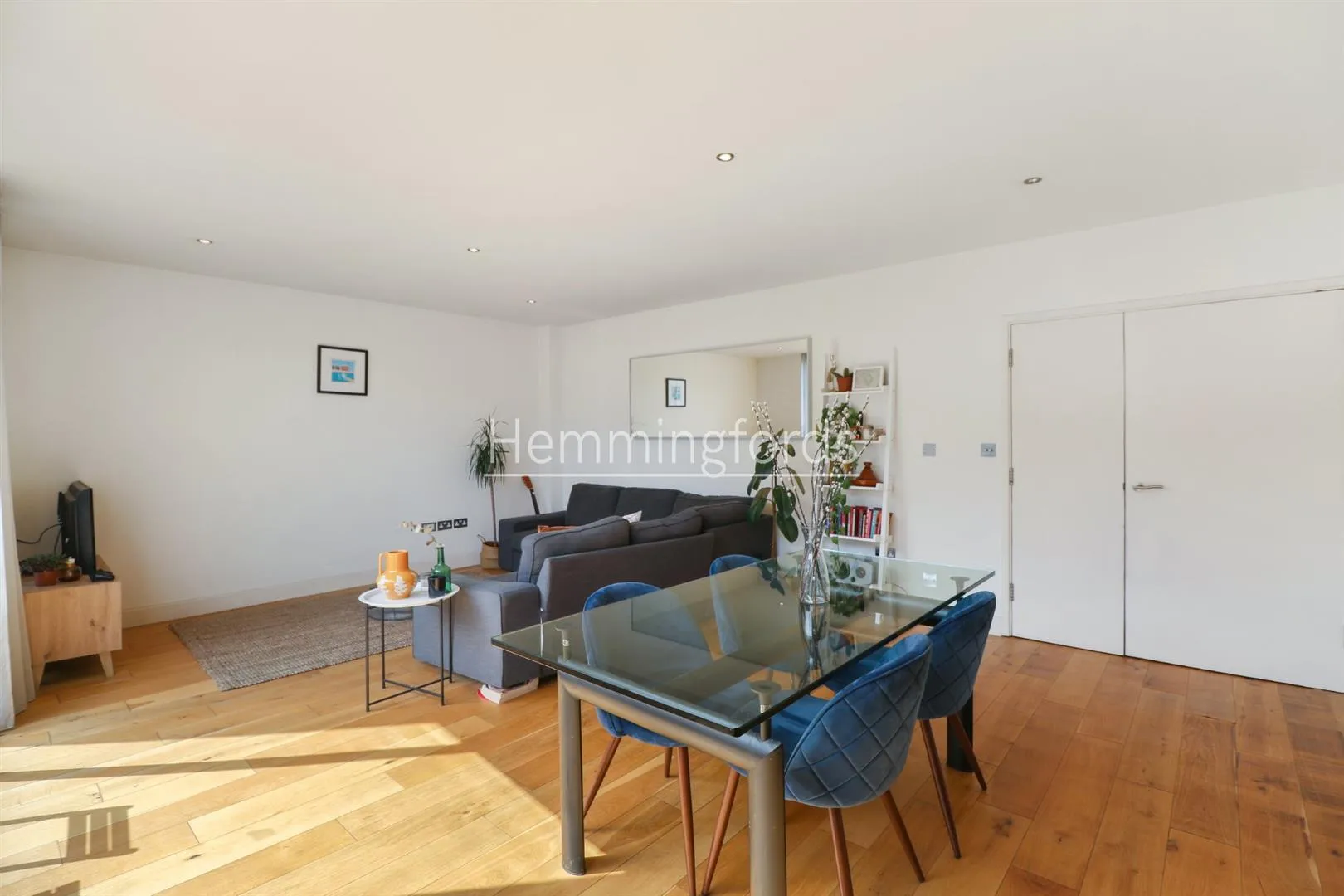 Flat Dereham Place in Greater London