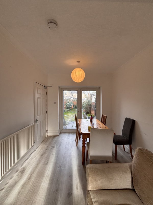 Flat Cwmdare Street in Cardiff