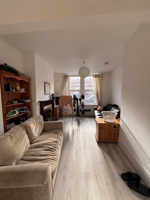 Flat Cwmdare Street in Cardiff