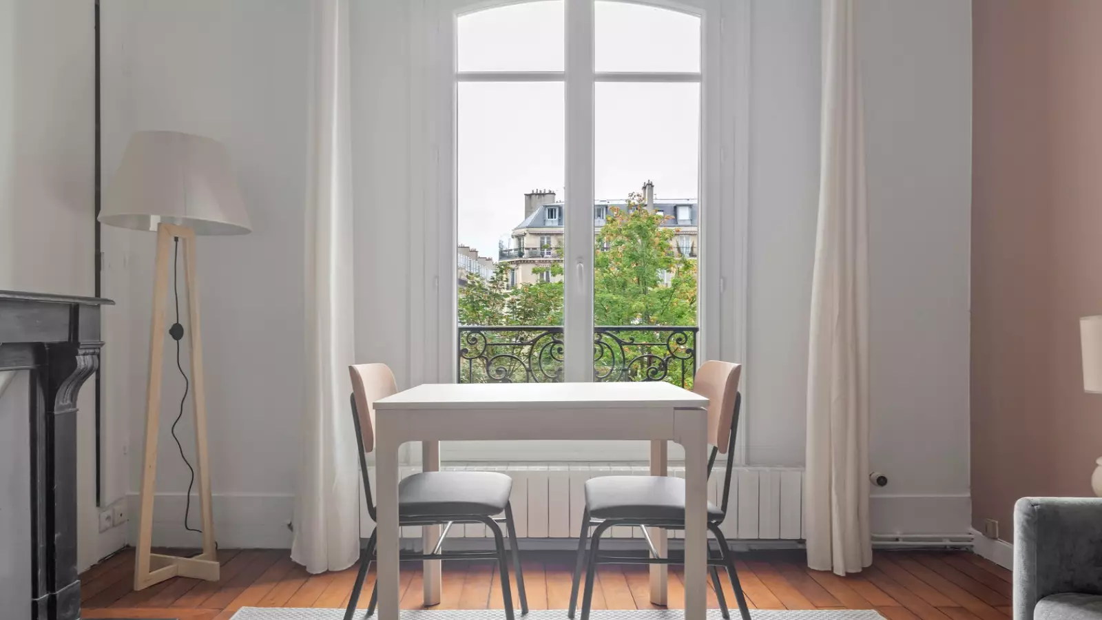 Appartement Sortie Parking Hoche à Paris