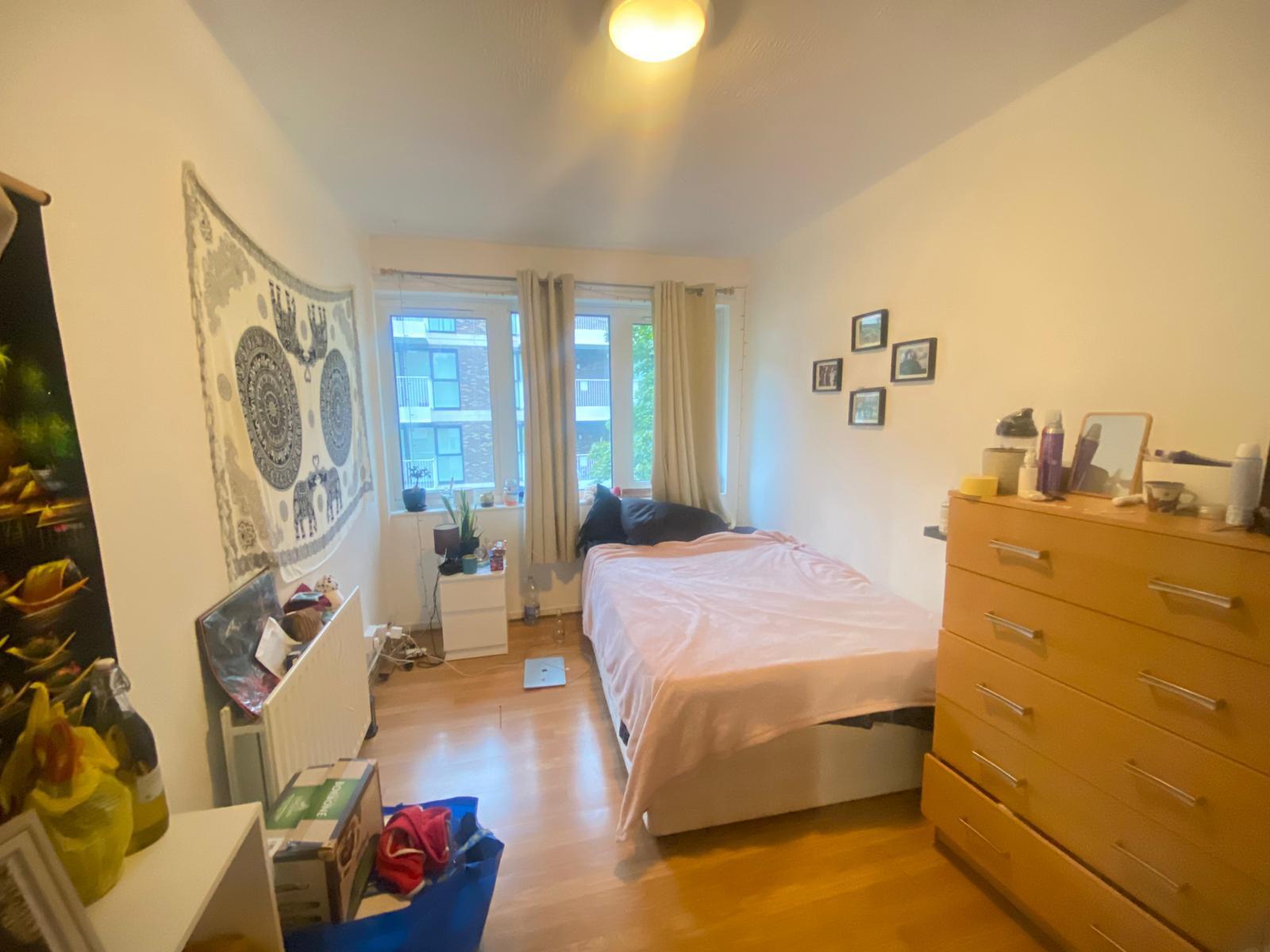 Flat Clarence Crescent in Greater London
