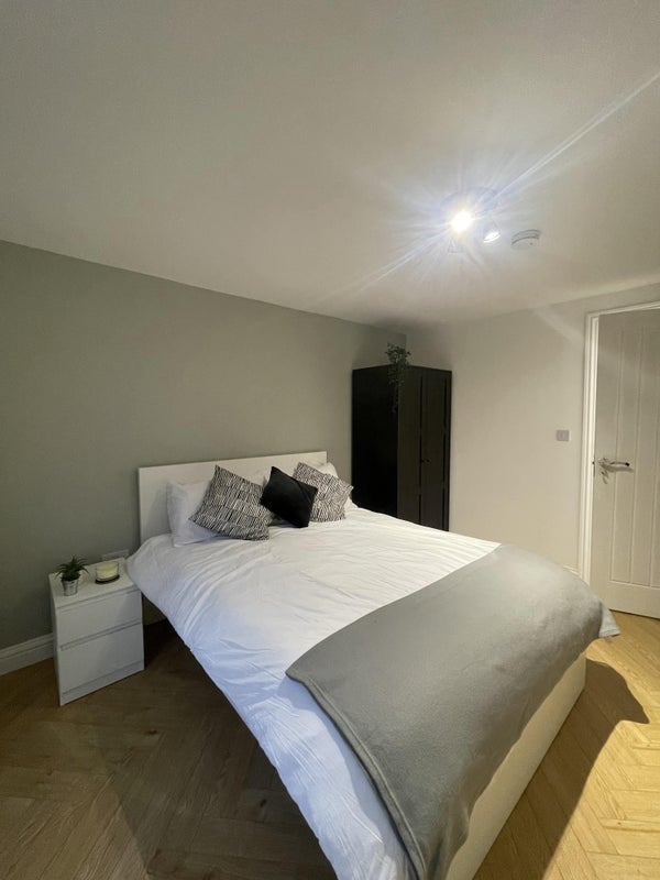 Room Endwell Road in Greater London