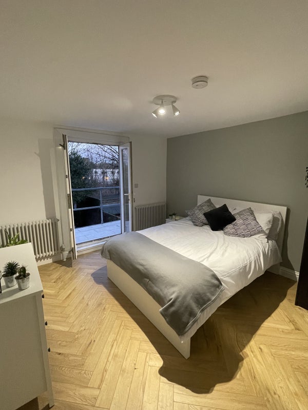 Room Endwell Road in Greater London