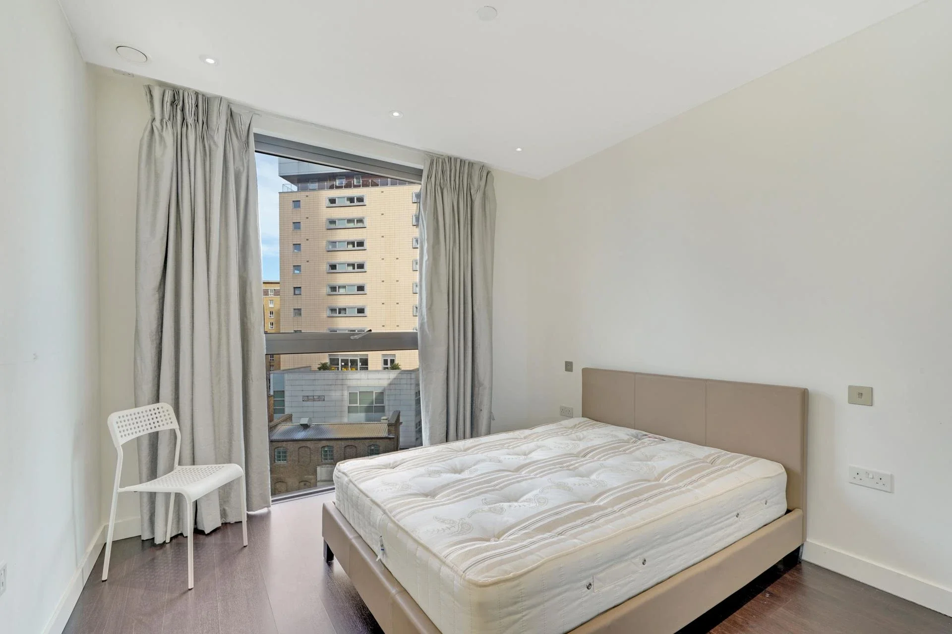 Flat Canter Way in Greater London