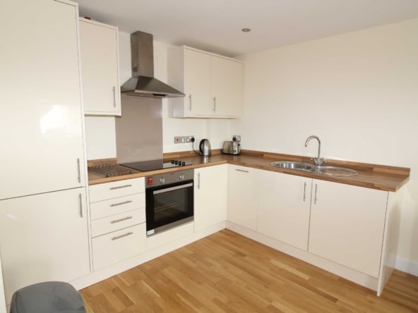 Flat Victoria Road in Swindon