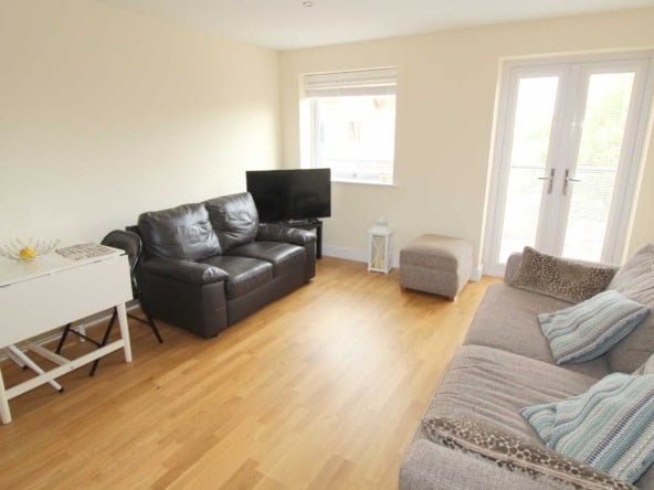 Flat Victoria Road in Swindon