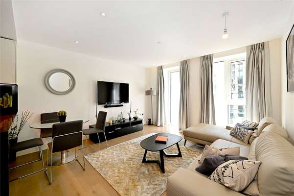 Flat Vaughan Way in Greater London
