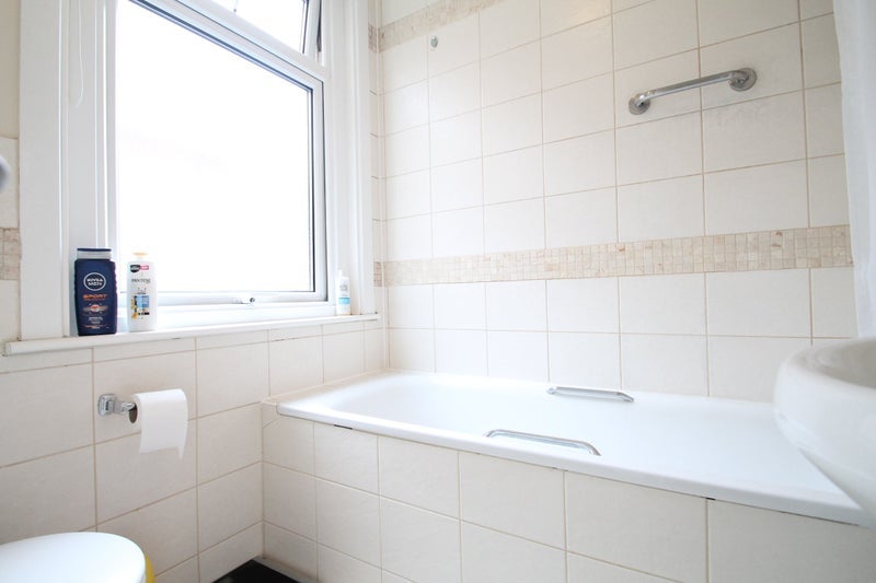 Room Uxbridge Road in Greater London
