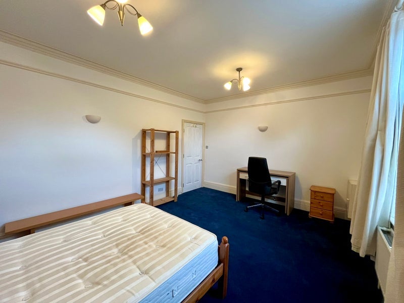 Flat Uxbridge Road in Greater London