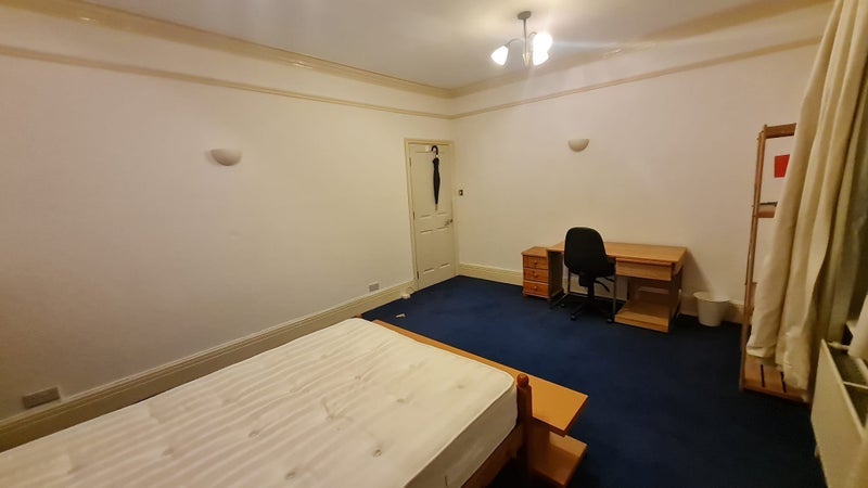 Room Uxbridge Road in Greater London