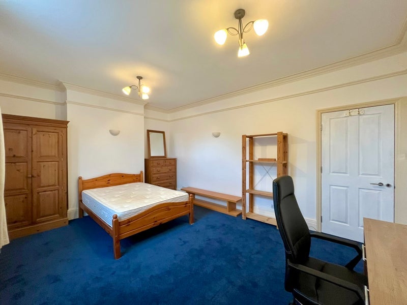 Flat Uxbridge Road in Greater London