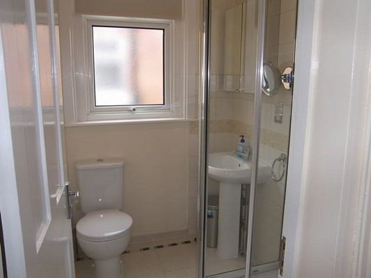 Room Uxbridge Road in Greater London