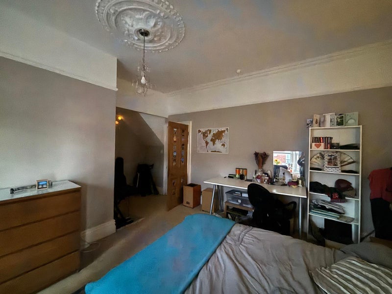 Room Mayfair Road in Newcastle upon Tyne