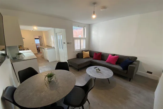 House Dagmar Grove in Nottingham