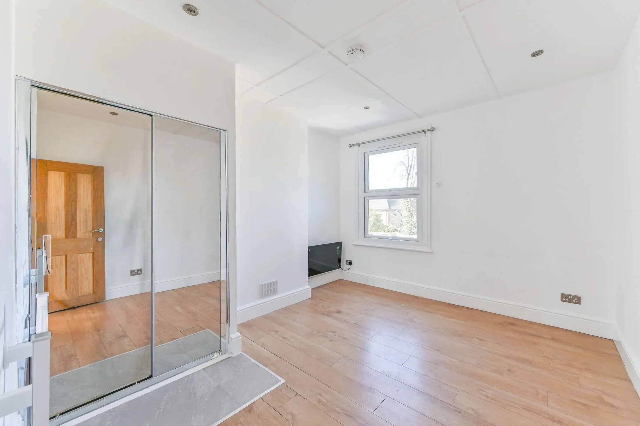 Flat Greenacre Place in Greater London