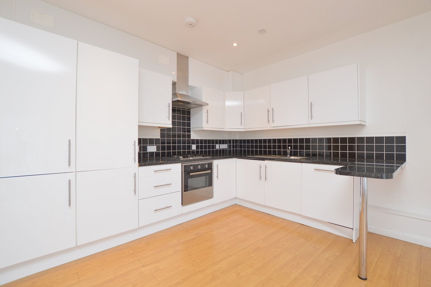 Flat Friary Road in Greater London