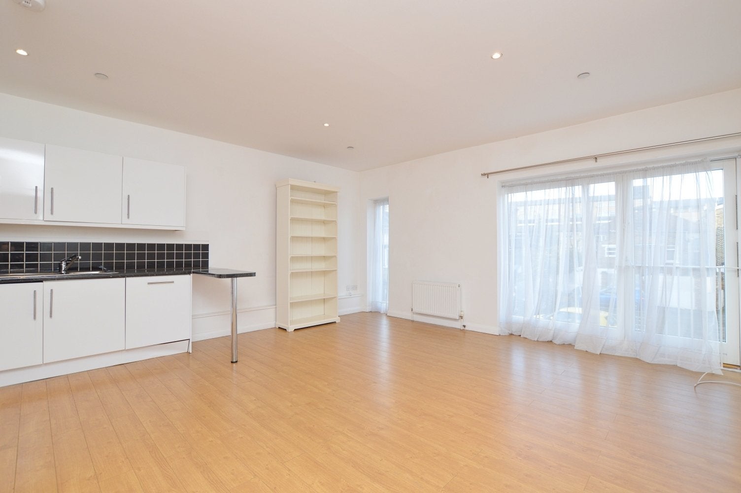 Flat Friary Road in Greater London
