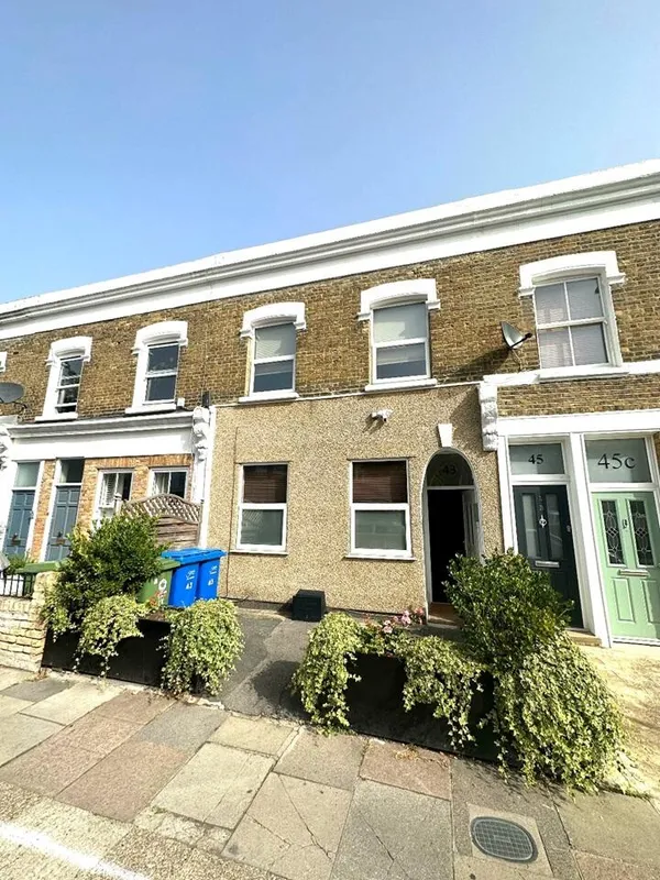 Flat Upland Road in Greater London