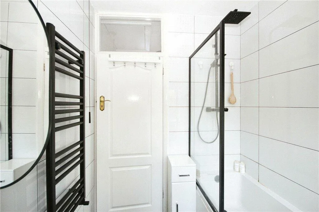 Room Hambrook Road in Greater London