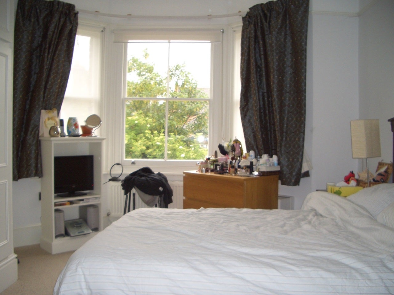 Flat Romola Road in Greater London