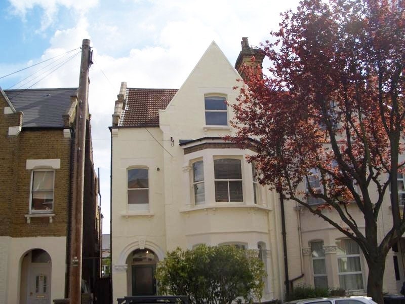 Flat Romola Road in Greater London