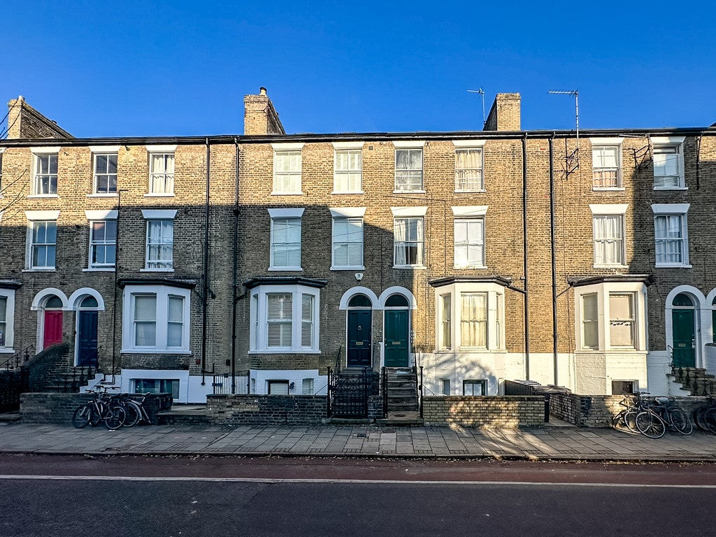 Room Hills Road in Cambridge