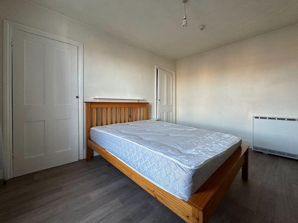 Room Hills Road in Cambridge