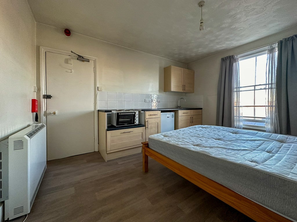 Room Hills Road in Cambridge