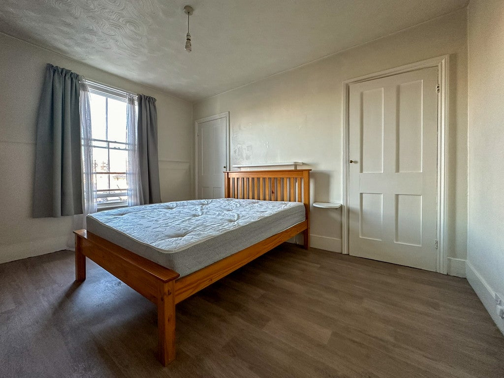 Room Hills Road in Cambridge