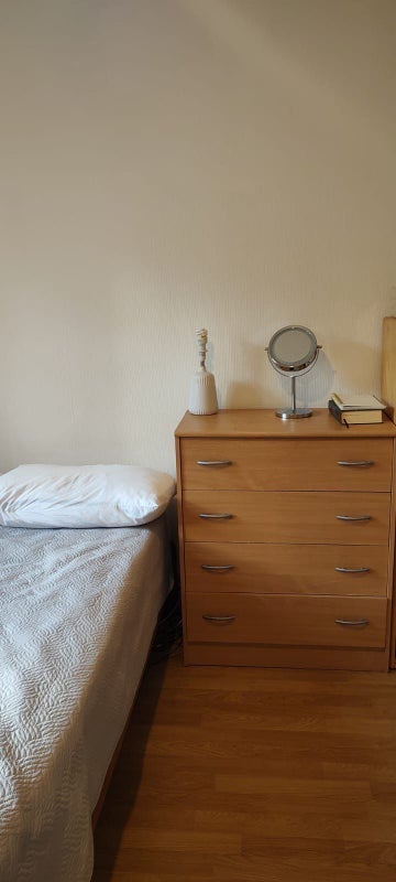 Room Alpha Grove in Greater London