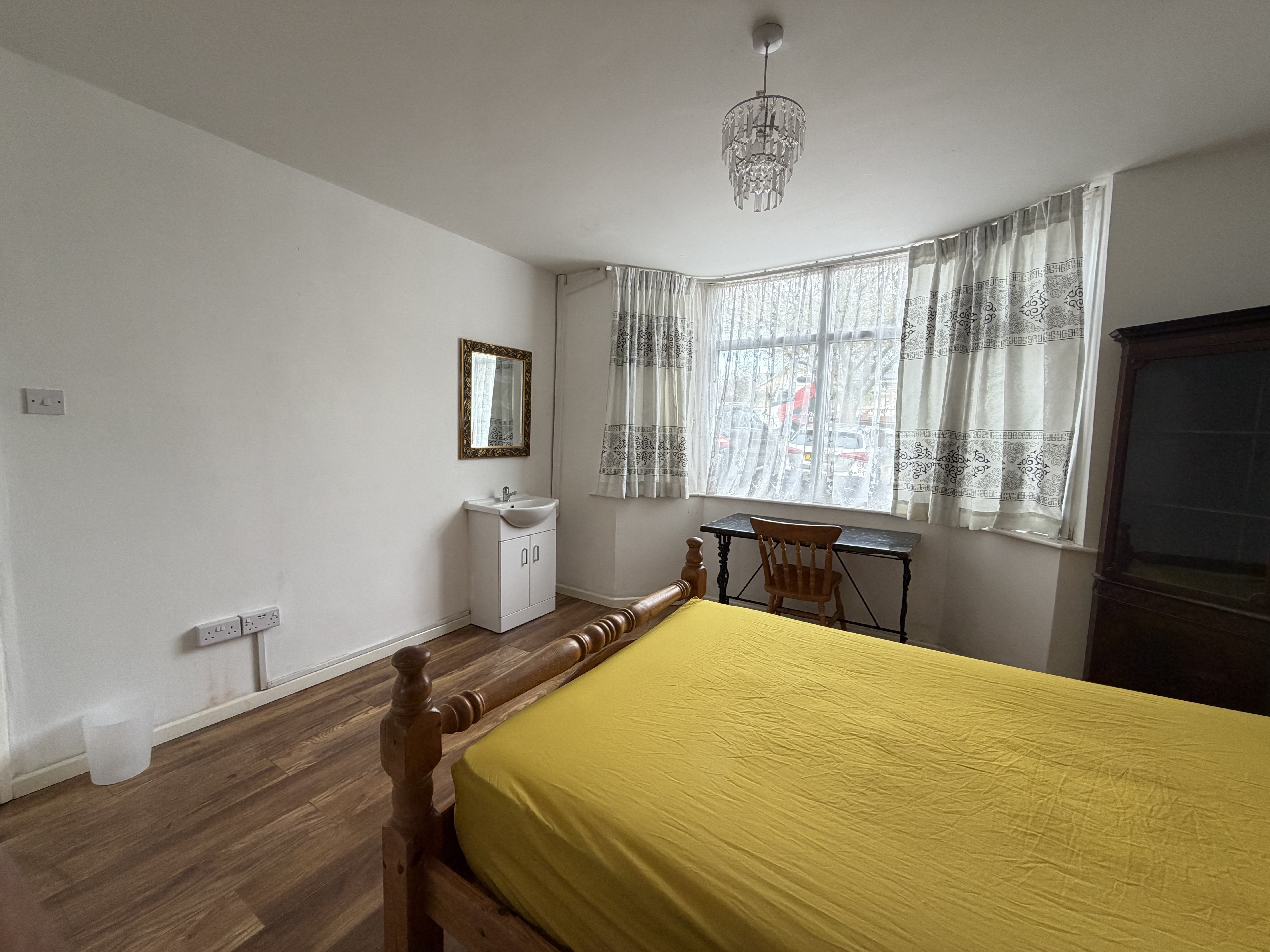 Flat Dunstable Road in Luton