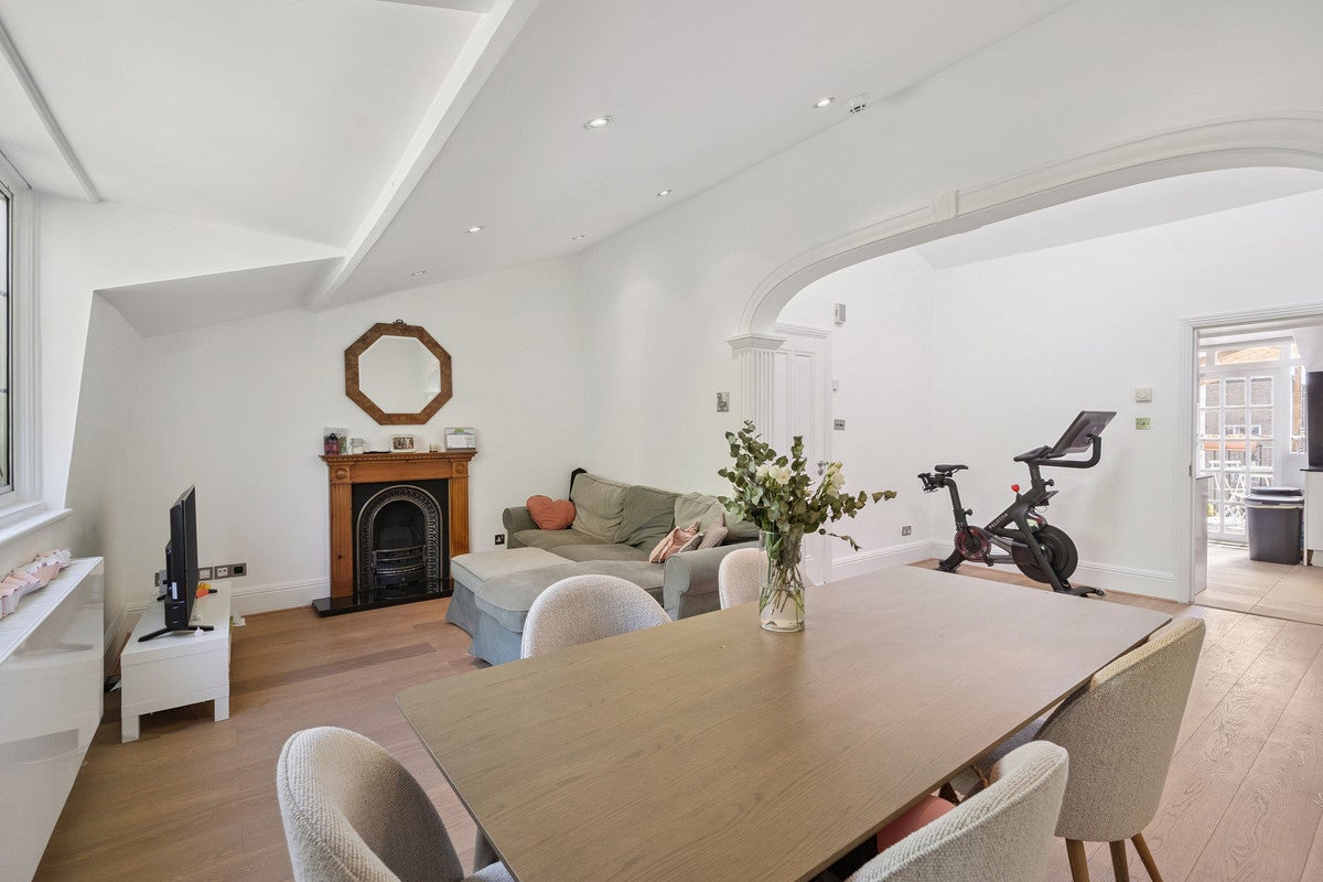 Flat Sussex Gardens in City of Westminster